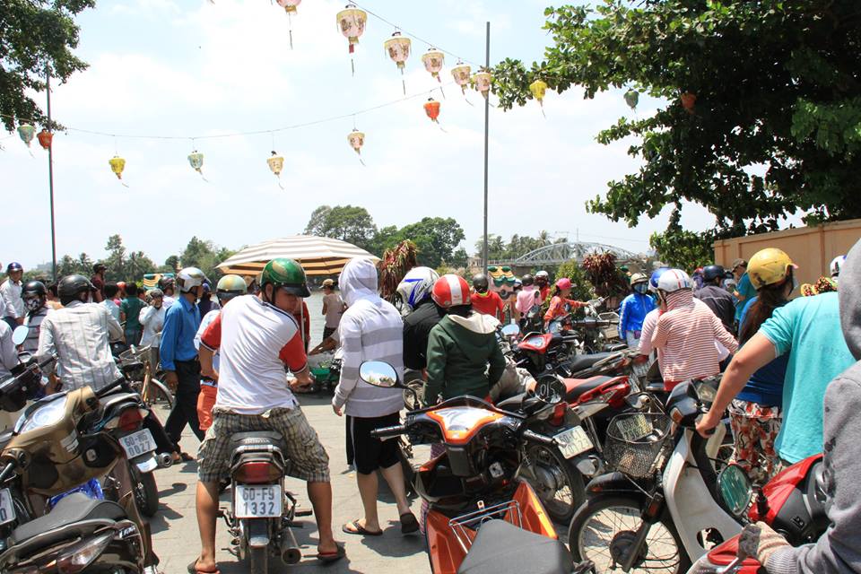 Đồng[-]Nai:[-]Cầu[-]Ghềnh[-]đang[-]sập,[-]người[-]dân[-]rớt[-]xuống[-]sông